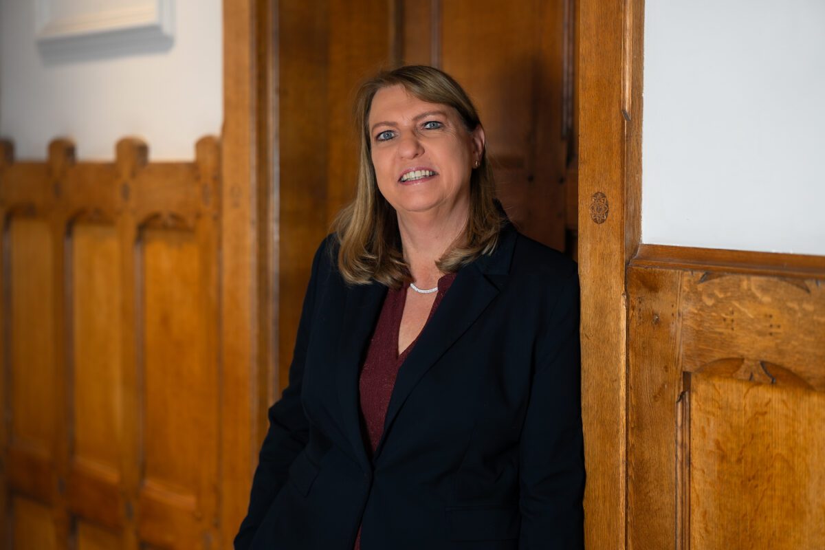 Curriculum Vitae Advocaat Expertises Huurrecht Burenrecht Bouwrecht Incasso VvE Educatie Civiel Recht, Rijksuniversiteit Leiden Publicaties Verenigingsmagazine Nieuwsbrief van Vastgoed Belang Talen Nederlands Engels Annemiek Noordermeer-van der Heide